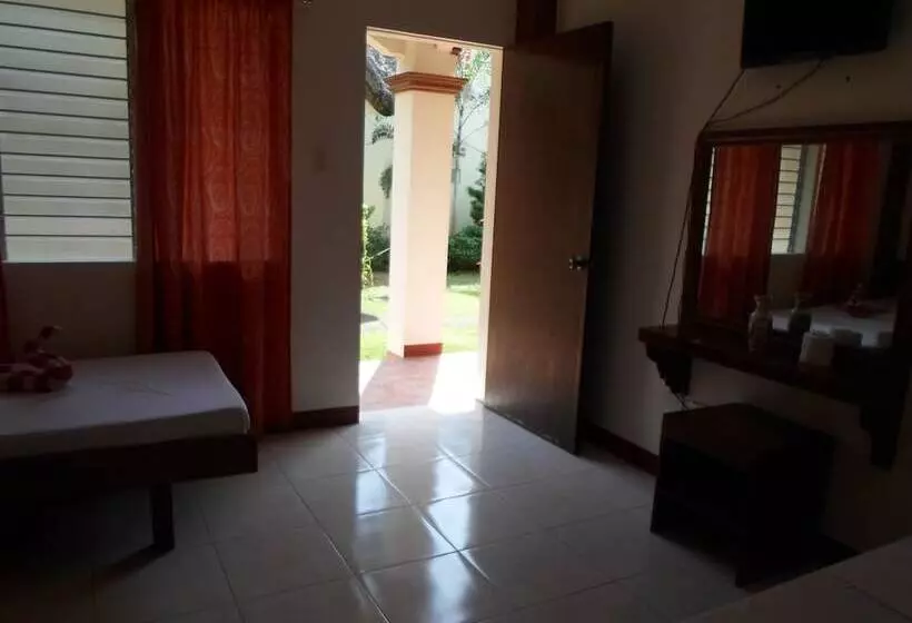 ホテル Agm Beachfront Resort & Resto