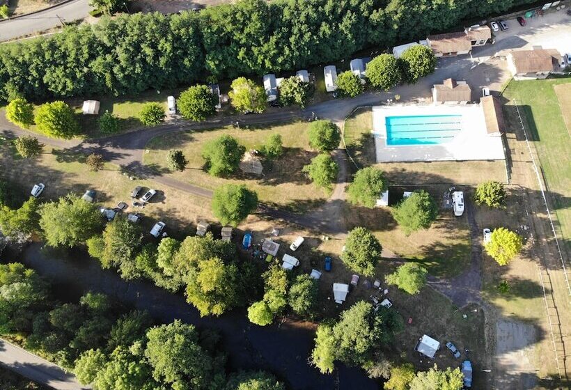 ホテル Camping Les Berges Du Célé