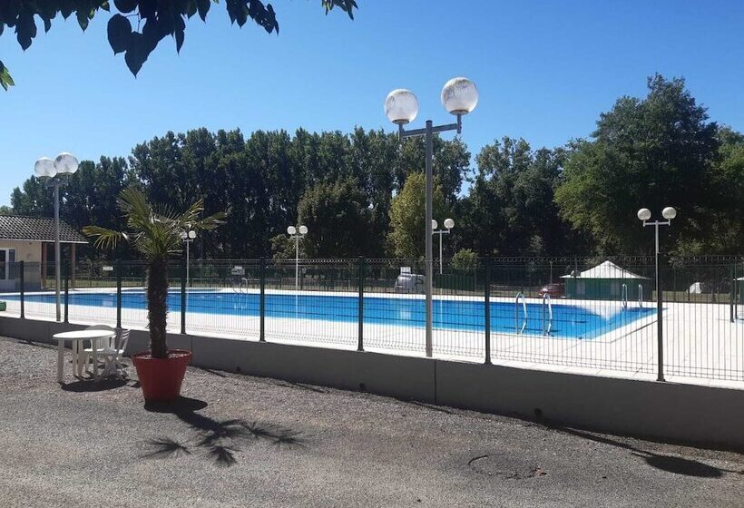 ホテル Camping Les Berges Du Célé