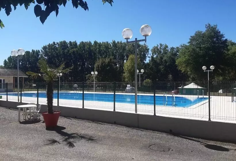 Hotelli Camping Les Berges Du Célé