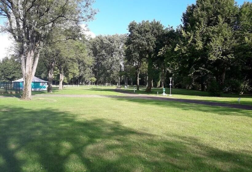 ホテル Camping Les Berges Du Célé