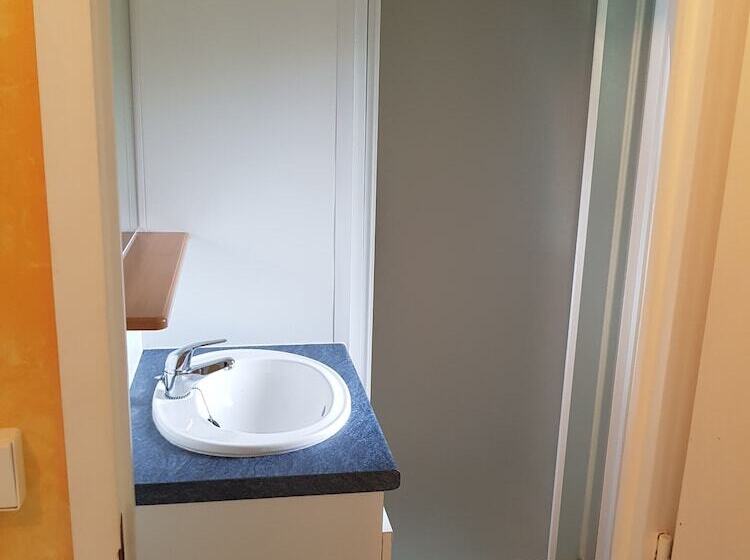 ホテル Camping Les Berges Du Célé