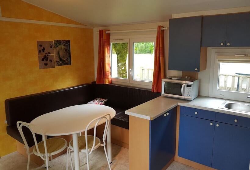 ホテル Camping Les Berges Du Célé