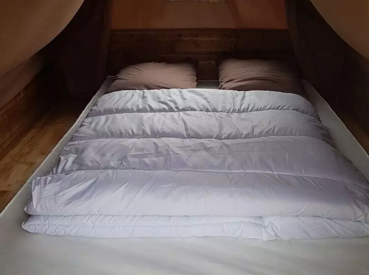 Hotelli Camping Les Berges Du Célé