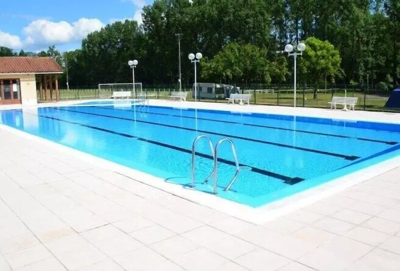 Hotelli Camping Les Berges Du Célé