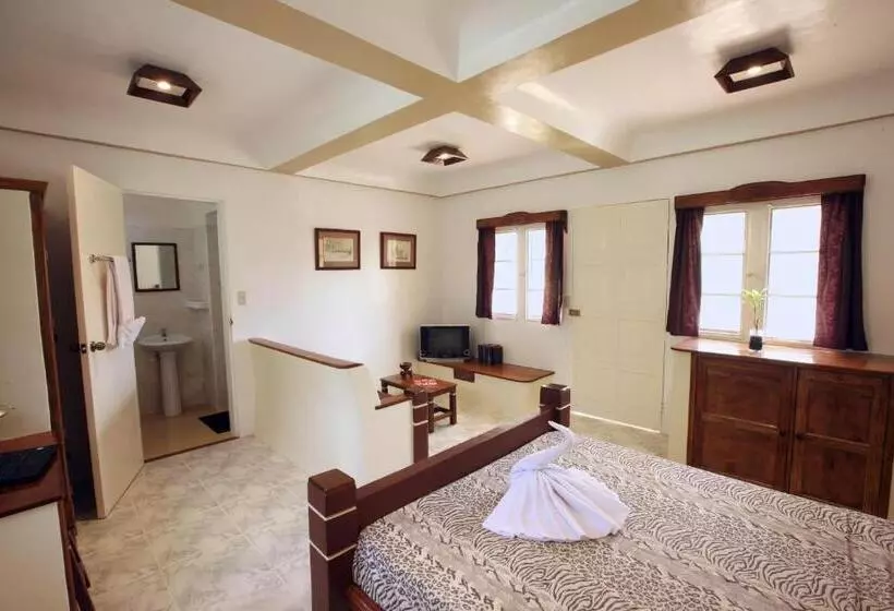 Hotelli Guindulman Bay Tourist Inn