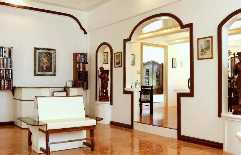 Hotelli Guindulman Bay Tourist Inn