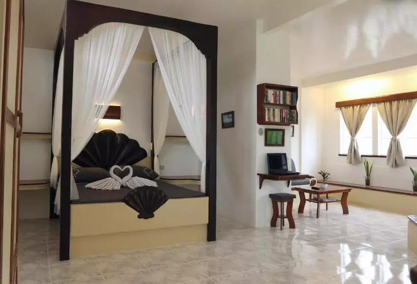 Hotelli Guindulman Bay Tourist Inn