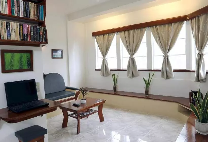 Hotelli Guindulman Bay Tourist Inn