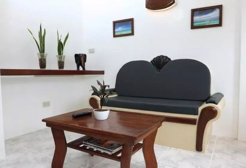 Hotelli Guindulman Bay Tourist Inn