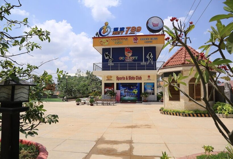 בית מלון כפרי Lucky Ruby Border Casino