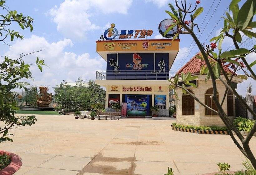 בית מלון כפרי Lucky Ruby Border Casino