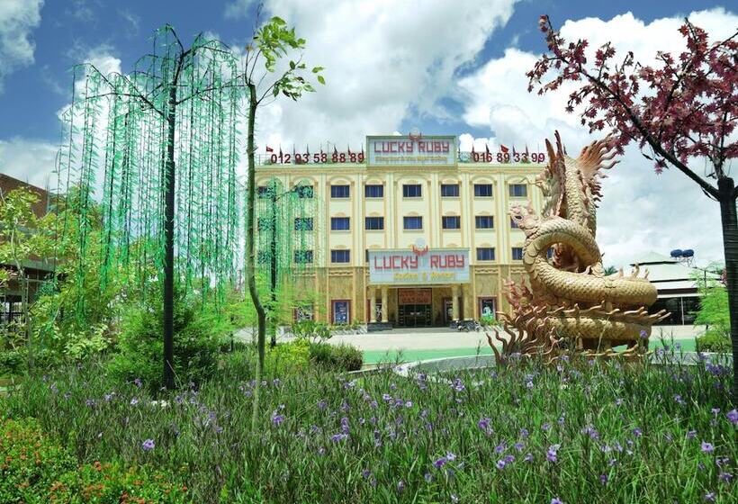 בית מלון כפרי Lucky Ruby Border Casino