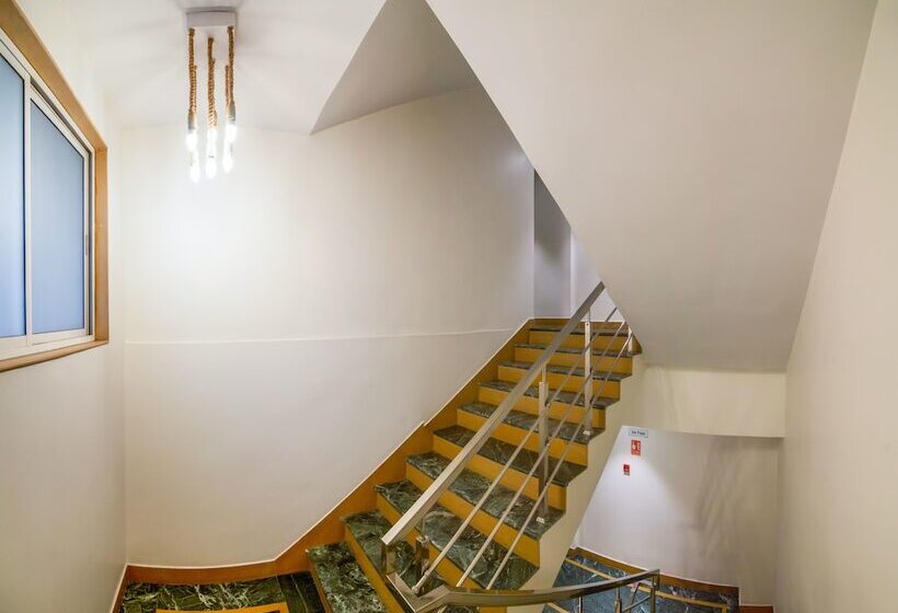 Hotel The Onyx By Oyo Rooms