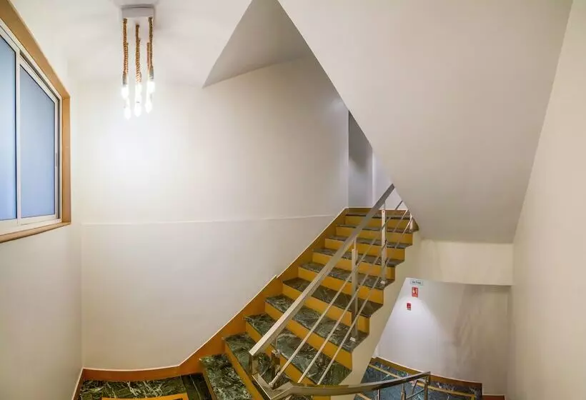 ホテル The Onyx By Oyo Rooms