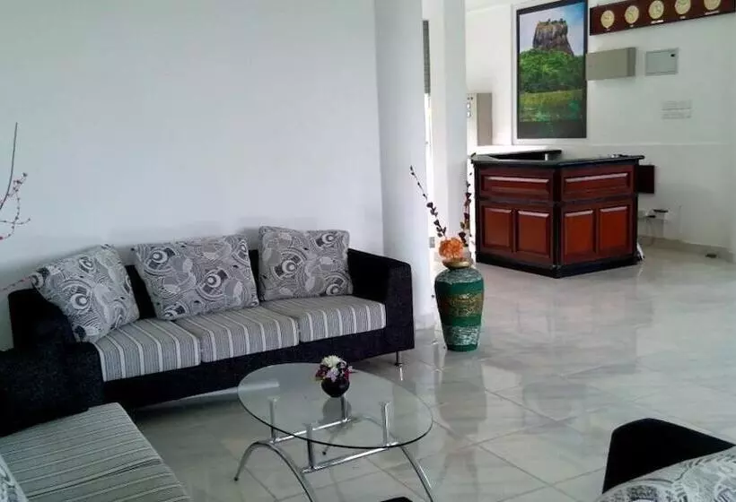 Green Tulip Hotel Kandy