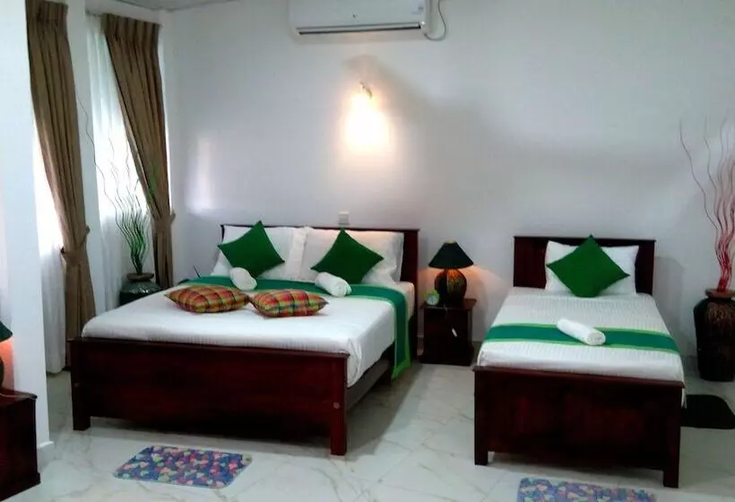 Green Tulip Hotel Kandy