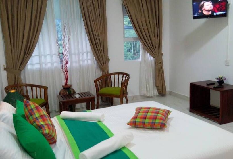 Green Tulip Hotel Kandy