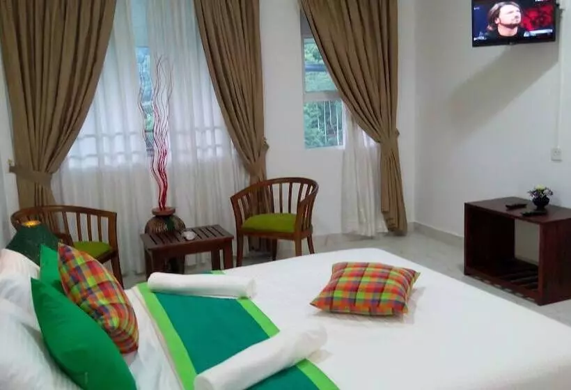 Green Tulip Hotel Kandy