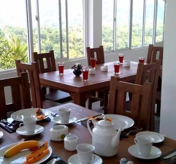 Green Tulip Hotel Kandy