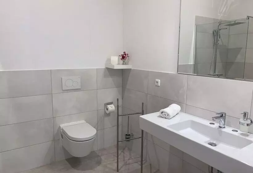 ホテル Apartment Garten Near Airport