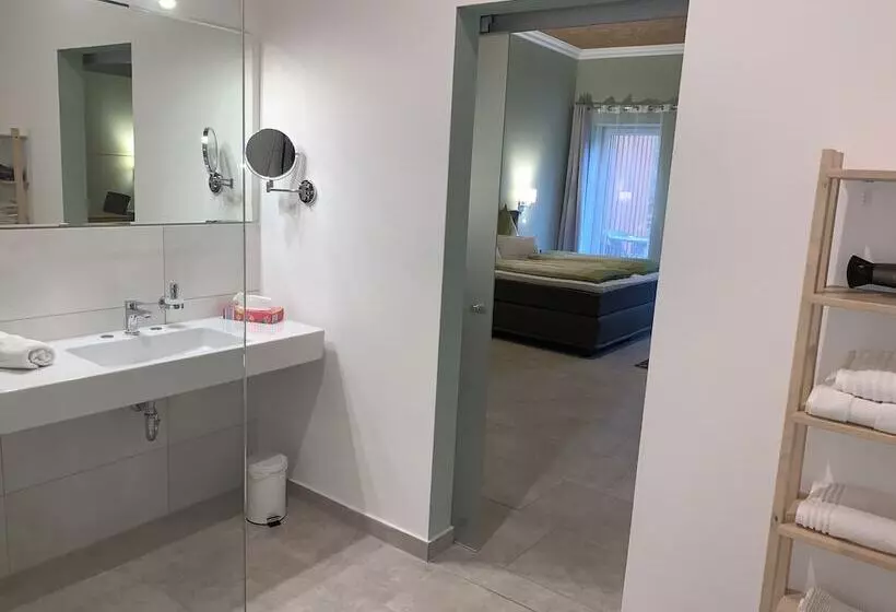 ホテル Apartment Garten Near Airport