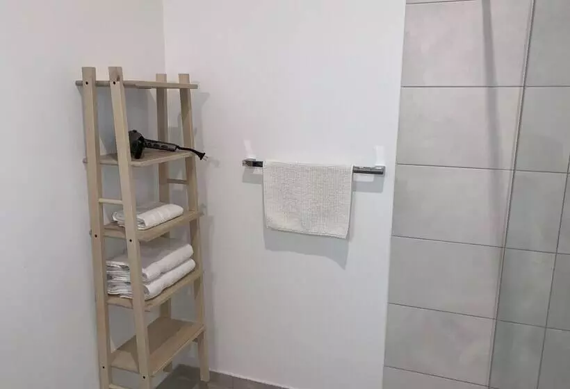 ホテル Apartment Garten Near Airport