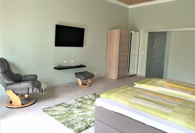 ホテル Apartment Garten Near Airport