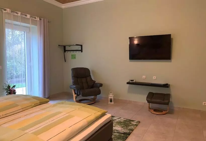 ホテル Apartment Garten Near Airport