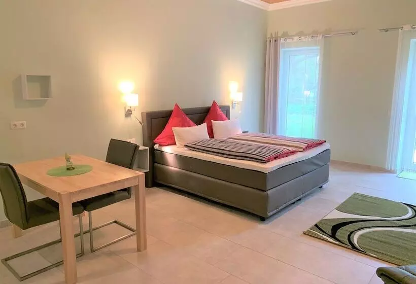 ホテル Apartment Garten Near Airport