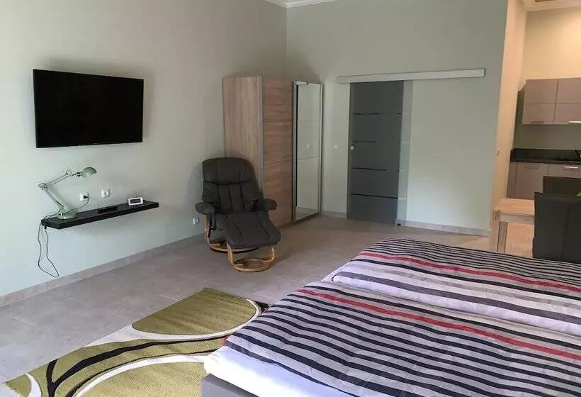 ホテル Apartment Garten Near Airport