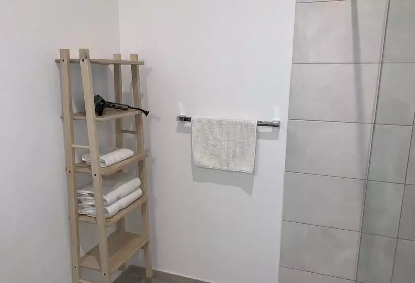 ホテル Apartment Garten Near Airport