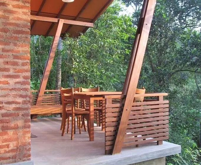 ホテル Bandura Kalawana Rainforest Bungalow