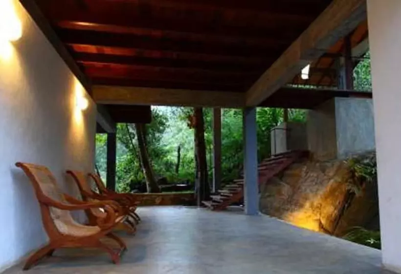 ホテル Bandura Kalawana Rainforest Bungalow