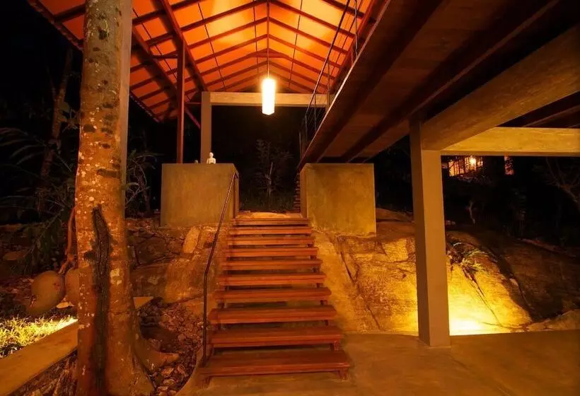 ホテル Bandura Kalawana Rainforest Bungalow