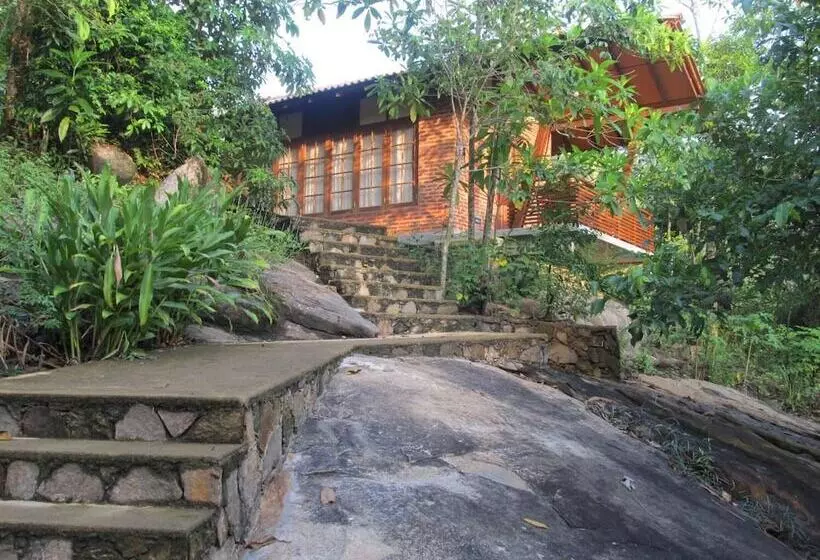 ホテル Bandura Kalawana Rainforest Bungalow