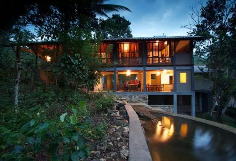 ホテル Bandura Kalawana Rainforest Bungalow