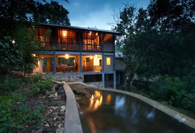 ホテル Bandura Kalawana Rainforest Bungalow