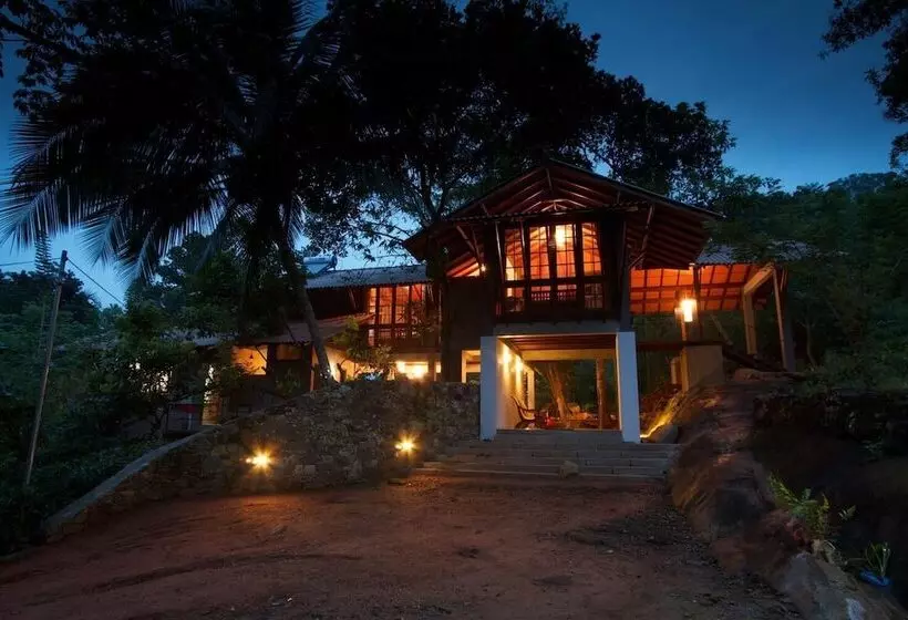 ホテル Bandura Kalawana Rainforest Bungalow
