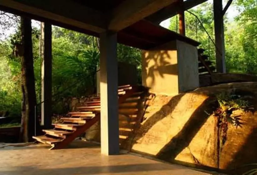 ホテル Bandura Kalawana Rainforest Bungalow