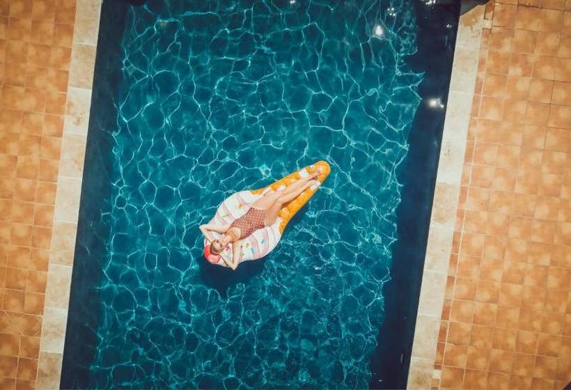 ホテル Bastide Avellanne