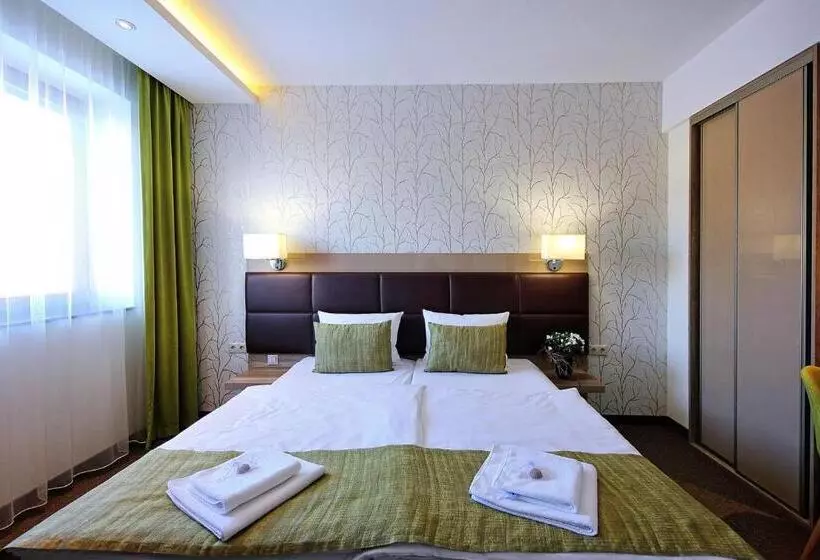 Hotelli Nádas Tó Park