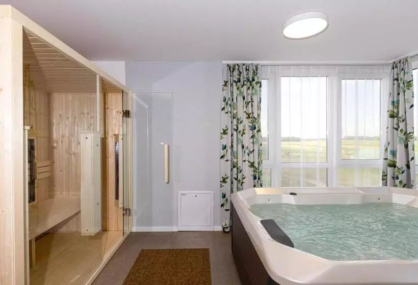 Hotelli Nádas Tó Park