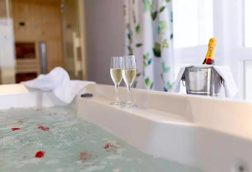 Hotelli Nádas Tó Park