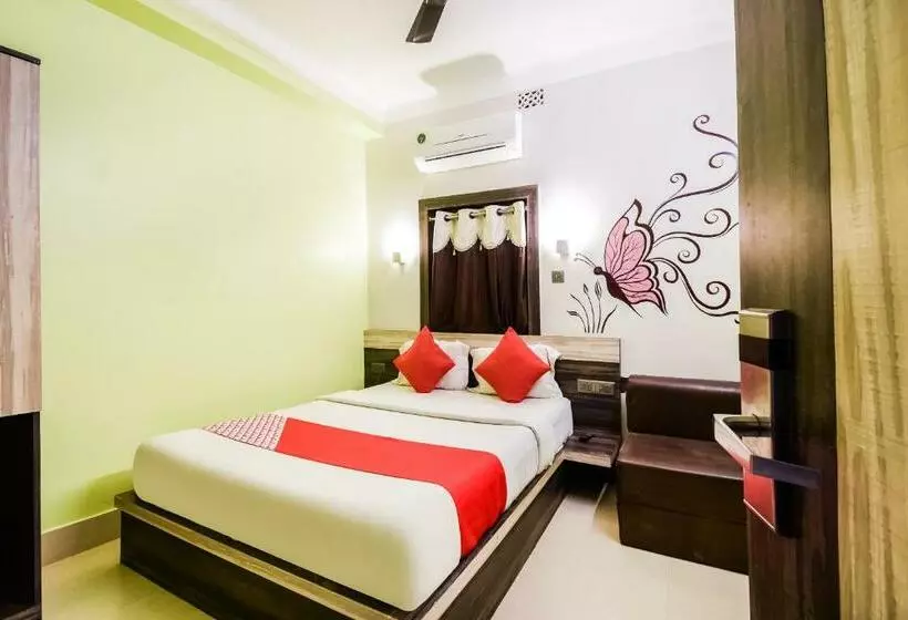 ホテル Shantinivas !! 100 Mts From Tarapith Temple !!