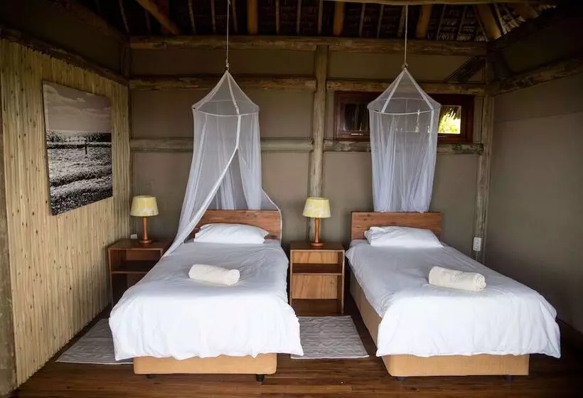 Hotelli Travessia Beach Lodge