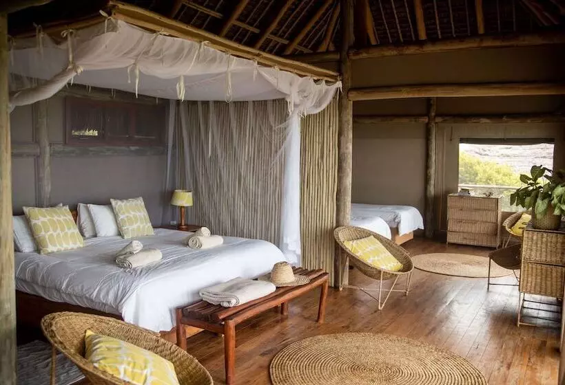 Hotelli Travessia Beach Lodge