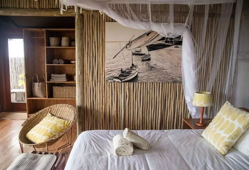 Hotelli Travessia Beach Lodge