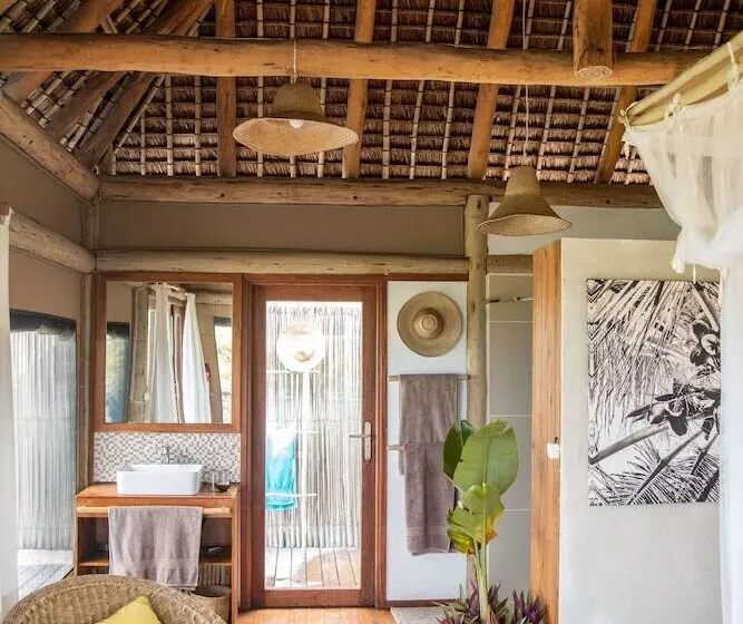 Hotelli Travessia Beach Lodge