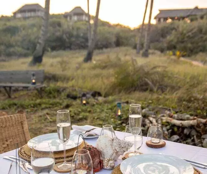 Hotelli Travessia Beach Lodge